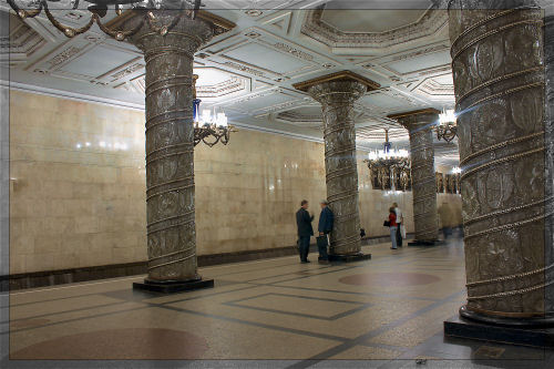 Станция - стеклянные колонны