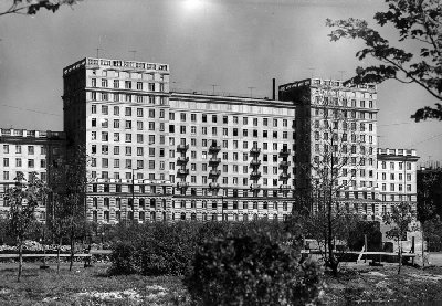 Двенадцатиэтажный дом, ул. Кузнецовская, д 44. На момент постройки - конец 50-х - самый высокий жилой дом в Ленинграде