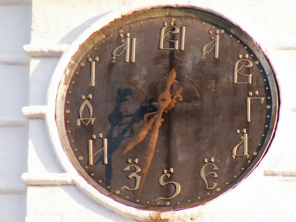 Suzdal_Kremlin_clock.JPG