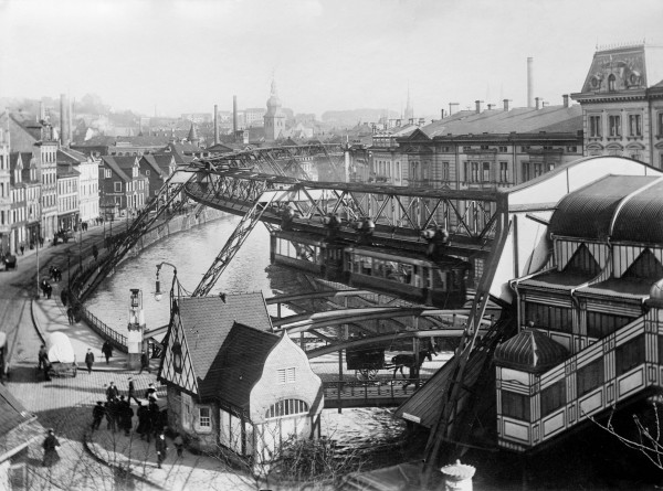 schwebebahn-1901.jpg