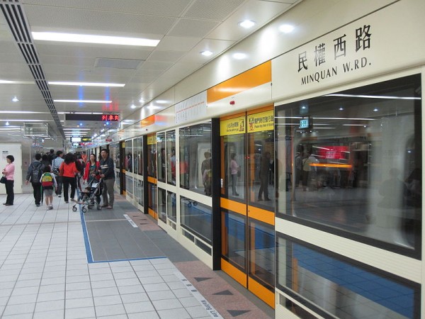 !!-800px-Minquan_West_Road_Station.JPG