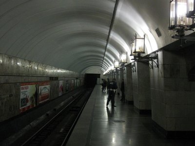 Уральская. Местные ДПСники настолько суровы, что ездят в метро.