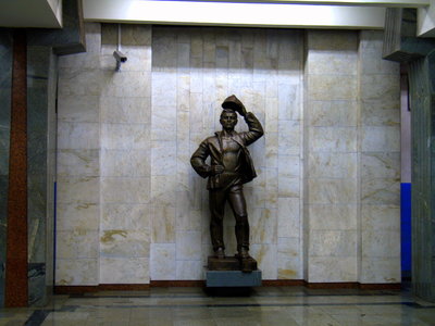 статуя на Пролетарской