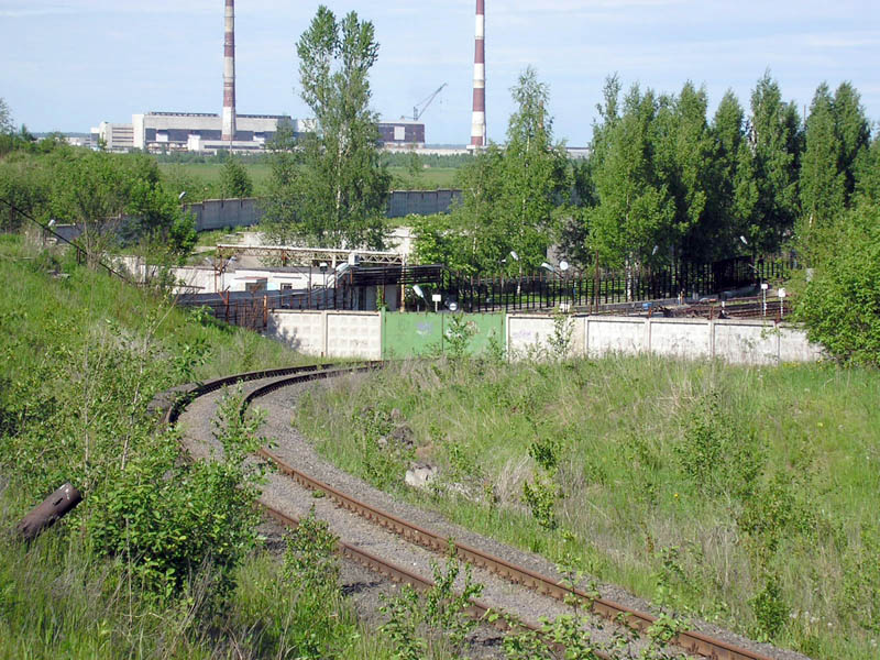 Гейт между ТЧ-4 и железной дорогой.