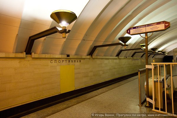 100118-1061447.jpg (137.41 КБ) 4752 просмотра Настолько ярче, что оранжевые отсветы видны там, где ближайшие светильники - белые.