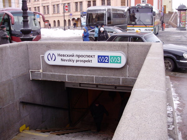 P3080861.jpg (124.29 КБ) 6063 просмотра Кстати, давно ли сняты старые буквы названия станции? Только сейчас обратил внимание, что от них остались лишь горизонтальные металлические полосы.