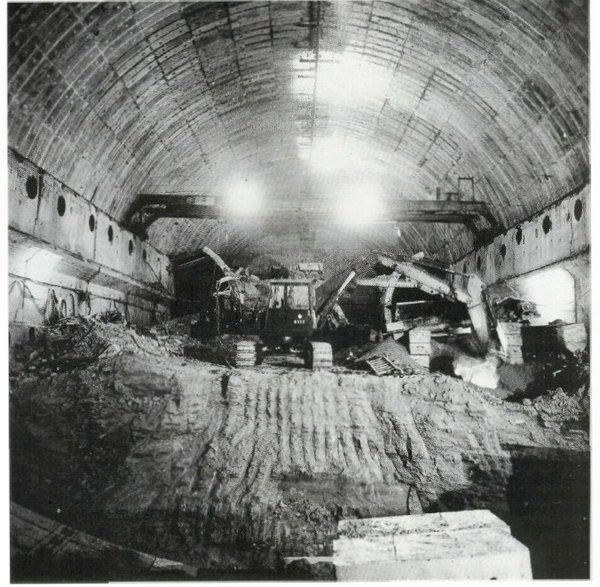 Спортивная строится..jpg (167.06 КБ) 6330 просмотров Спортивная, дата съёмки не известна.