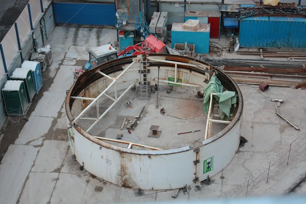 IMG_6414.JPG (399.04 КБ) 5781 просмотр А это, я так понимаю, это та самая трудноизвлекаемая оболочка щита. Её резали, а потом сваривали.