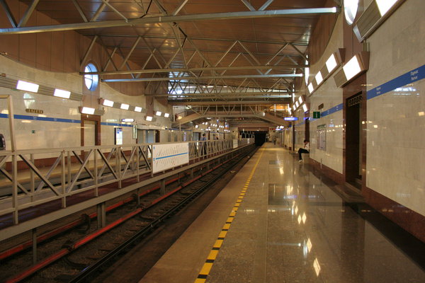 Metro_SPB_Line2_Parnas.jpg
