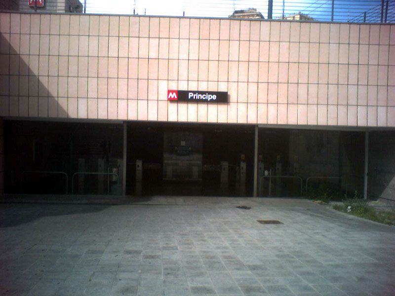 Вход на станцию Principe