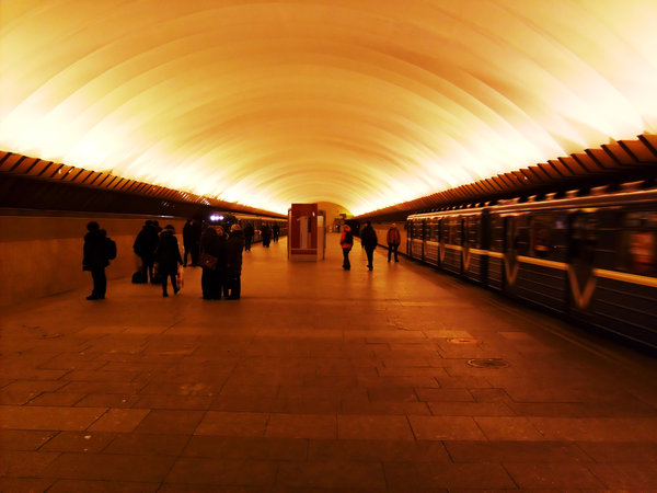 S6303993.JPG (881.4 КБ) 9805 просмотров Общий вид станции с киоском