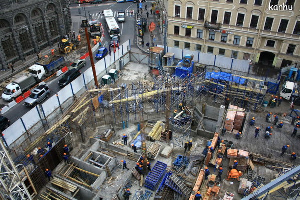 admiral_14_resize2.JPG (164.8 КБ) 4087 просмотров Вид от кирпичной стенки на скошенный угол дома.