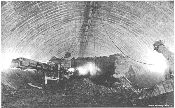 Спортивная2.jpg (598.9 КБ) 6398 просмотров Разработка породы верхней части ядра станции "Спортивная" стреловыми горнопроходческими комбайнами