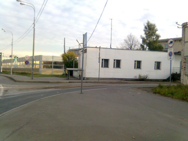 dachnoe2.jpg (236.11 КБ) 7662 просмотра Теперь и с северной стороны мимо здания станции проходит автодорога.