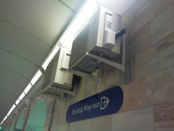 2011-12-28 14.35.33.jpg (1.39 МБ) 9415 просмотров Повесить кондеи в другом месте нельзя? Обязательно на платформе вид портить?