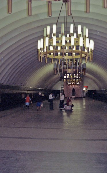 4185704266_a50bfffb0d_o.jpg (272.3 КБ) 7145 просмотров Лихие 90-е, половина люстр выключена