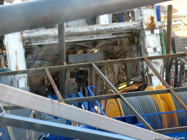 IMG_3413.JPG (840.18 КБ) 5711 просмотров Заметьте, строитель стоит на блоке.