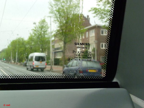 Судя по производителю стекла, можно предположить, что ехали мы в трамвае Siemens.