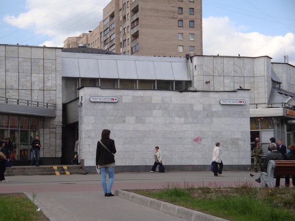 DSC07596.JPG (3.29 МБ) 11289 просмотров Самые бездарные сосисочные указатели. "Пойду туда не знаю куда".