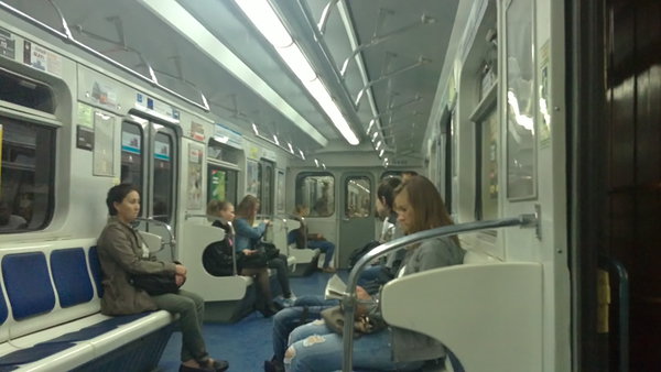 08062012056.JPG (499.2 КБ) 9202 просмотра На Звёздной<br />Потолок как у новых Октябрьских вагонов; а динамики по МПЛовской традиции спрятаны за схемами