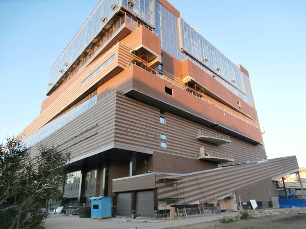 P7270072.JPG (3.67 МБ) 5399 просмотров Въезд в паркинг