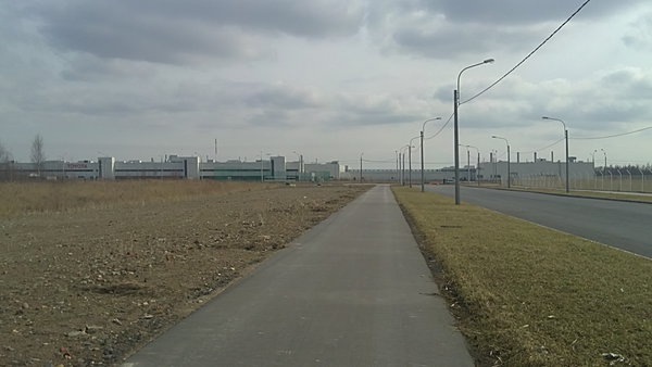 22042012707.JPG (570.67 КБ) 4563 просмотра Вид на юг, впереди Автозаводский проезд упирается в Автозаводскую ул., впереди Tayota, слева место под станцию.