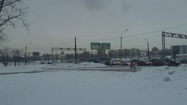15012013291.JPG (952.01 КБ) 45423 просмотра Справа Бухарестская ул., вид на юг, площадка с другой стороны улицы, забора со стороны Бухарестской ещё нет