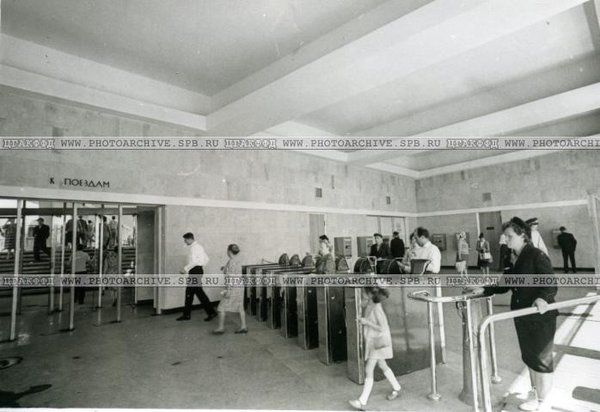 file6.jpeg (46.86 КБ) 10981 просмотр Внутри вестибюля станции "Дачное", 60-е г.г.