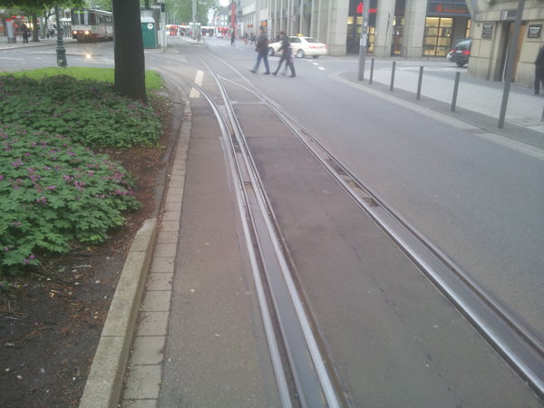 Krefeld.jpg (2.95 МБ) 7870 просмотров Остановка "Рейнская улица", Крефельд.