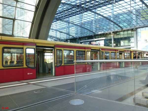 Электричка линии S7 в сторону Potsdam Hauptbahnhof