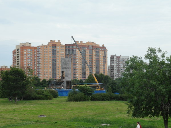 SAM_2503.JPG (2.63 МБ) 4427 просмотров Вовсю идет монтаж копра. Общий вид с холма.