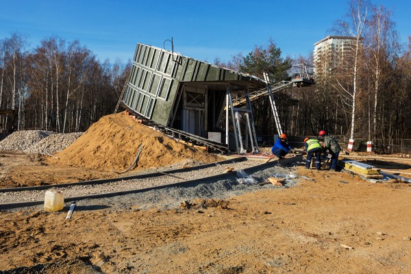 tr_pen'.jpg (1014.09 КБ) 4639 просмотров Для павильонов придумали образ вывернутого ветром пня.