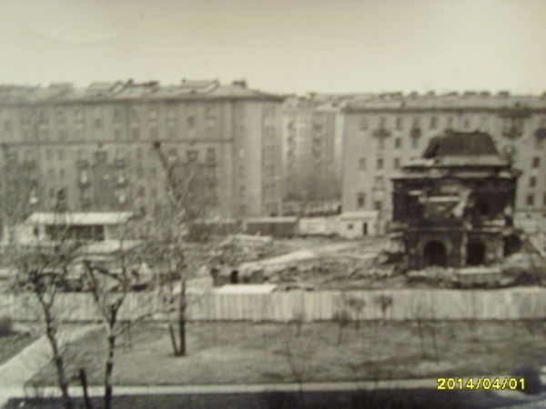 Перед взрывом Храма на Ломоносовской.jpg