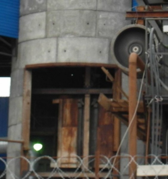 SAM_2624.JPG (78.7 КБ) 5335 просмотров Тот же ракурс, несколькими сек. позже. Подошла клеть, неожиданно, поэтому вышло не резко. Фрагмент фото.