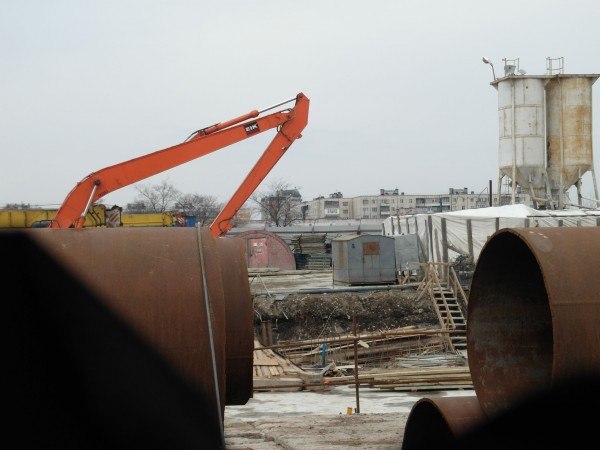 SAM_2629.JPG (408.45 КБ) 8416 просмотров Виден "длиннорукий" экскаватор для выемки грунта.