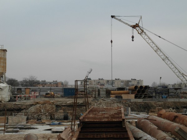 SAM_2631.JPG (456.75 КБ) 8776 просмотров Вдалеке сложены обсадные трубы(?) Интересно, почему их не вывозят-вроде больше не пригодятся? Или-потом всё разом?