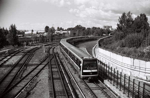 22002-retro.jpg (694.62 КБ) 4826 просмотров 81-722 «Юбилейный» № 22002 (ч/б плёнка)