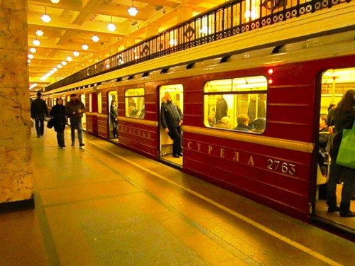 krasnaya-strela-metro.jpg