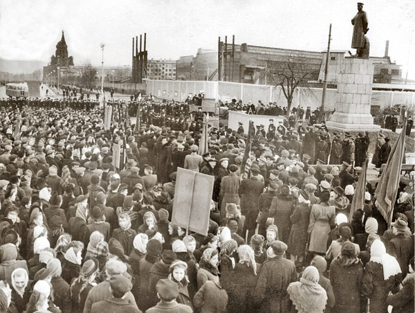 5 ноября 1949 года, открытие памятника
