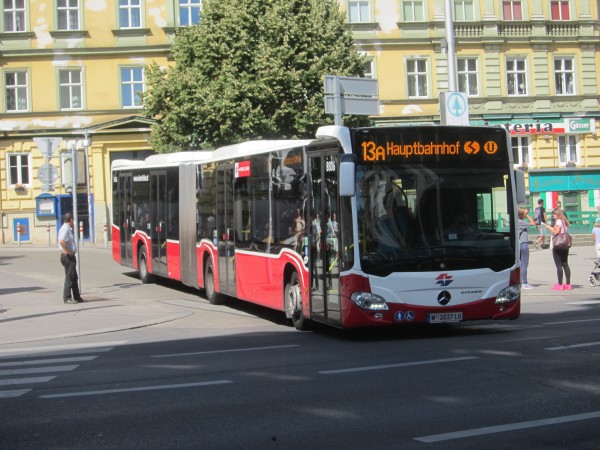 Mercedes-Benz O530 Citaro G W 3037 LO.JPG (1.03 МБ) 10941 просмотр 4х дверные сочленённые. думал там везде 3хдверные