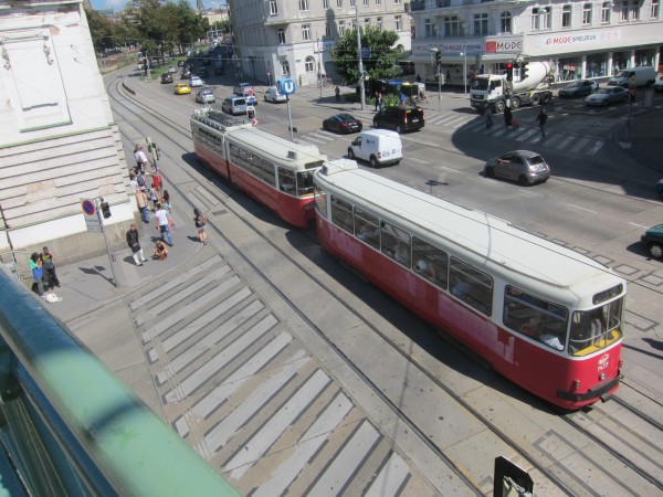 трамвай SGP Type E2 4077 +Bombardier Type c5 № 1477 вид со станции Gumpendorfer Straße U6.JPG (1.04 МБ) 12297 просмотров трамвай SGP Type E2 4077 +Bombardier Type c5 № 1477 вид со станции Gumpendorfer Straße U6.JPG