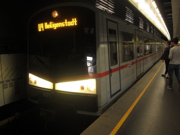 вагон Siemens Type V № 3871  на станции Spittelau.JPG (730.62 КБ) 10941 просмотр вагон Siemens Type V № 3871  на станции Spittelau.JPG