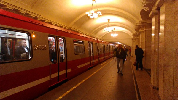 P_20170522_203530.jpg (1.44 МБ) 7370 просмотров Состав на "Пушкинской"