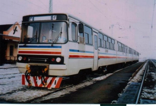 9.jpg (38.74 КБ) 17468 просмотров Пятивагонный дизель-поезд Ikarus. Предположительно снято в Венгрии.