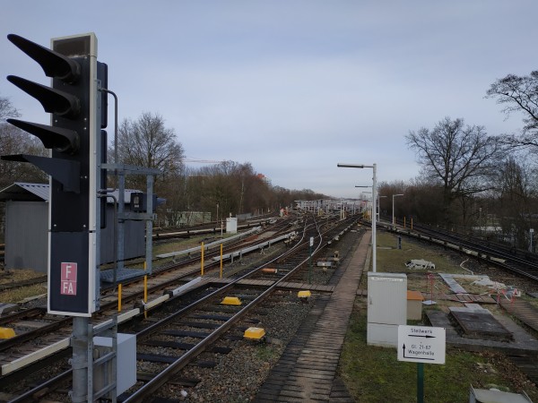 Farmsen.jpg (4.71 МБ) 6980 просмотров Служебные платформы за станцией "Фармзен"