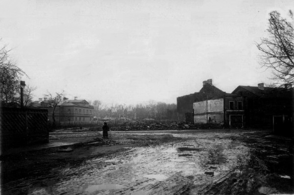 W3OS7xMQAZ8.jpg (248.12 КБ) 18782 просмотра До 1926 года.<br />Угол 24-й и 25-й линии Васильевского острова и Косой линии<br />Автор съёмки: Леонид Андреевский. Источник: ЦГАКФФД СПб/Гр 65664