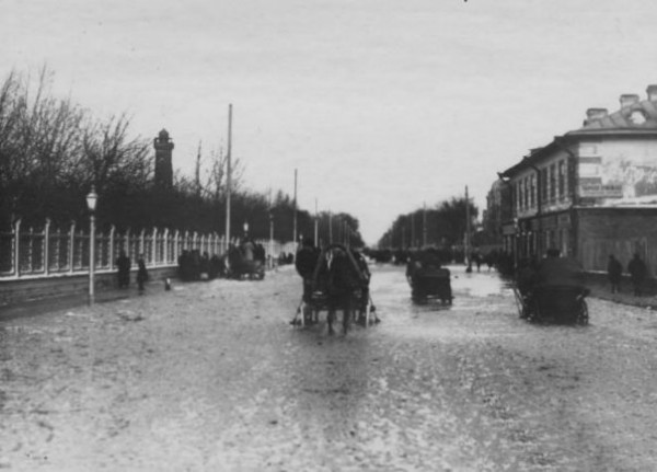 Большой пр., наводнение, вдали видна пожарная каланча, фото 12 ноября 1903 г.