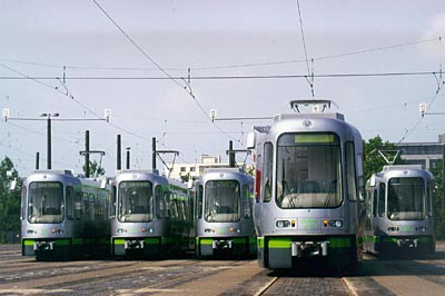 StadtBahnen_TW_2000_Parade_400.jpg