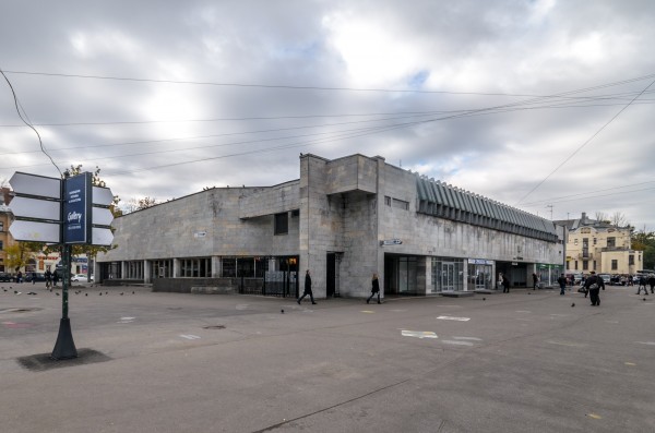 Metro_SPB_Line2_Udelnaya_Pavilion.jpg