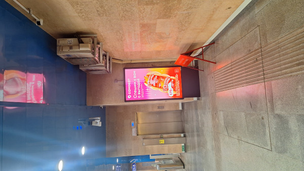 20251030_204121.jpg (3.32 МБ) 9551 просмотр Экран в вестибюле 2 станции